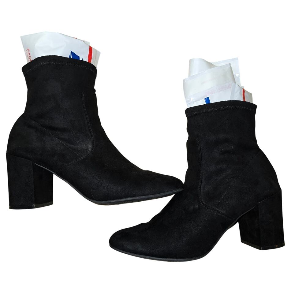 Minimalist Black Chunky Heel Boots Size 9M